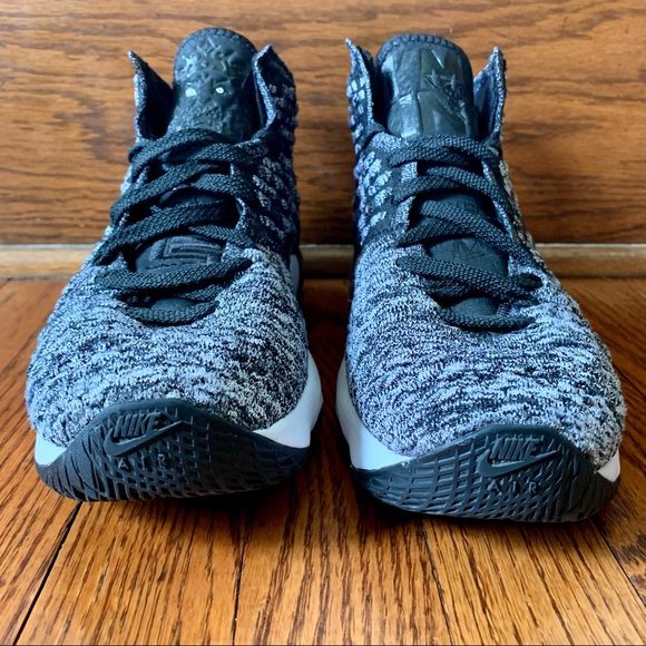 Nike Lebron XVII 17 Lakers In the Arena Oreo Black White Shoes 7Y/ Women’s 8.5 - Picture 2 of 10